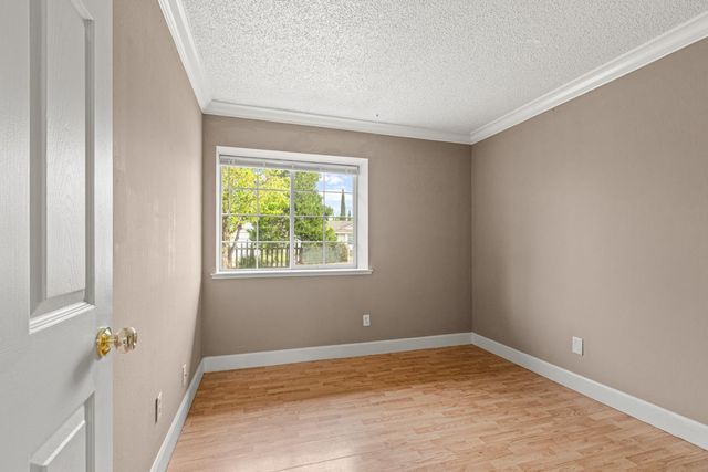 3932 Galbrath Dr, North Highlands, CA 95660