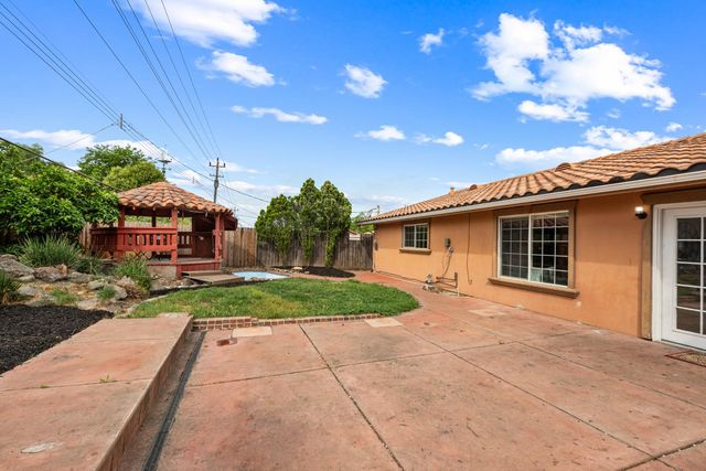 3932 Galbrath Dr, North Highlands, CA 95660