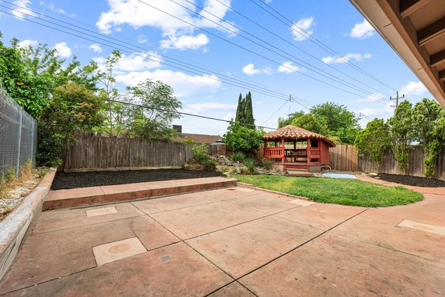 3932 Galbrath Dr, North Highlands, CA 95660