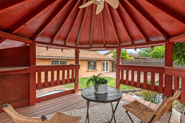 3932 Galbrath Dr, North Highlands, CA 95660