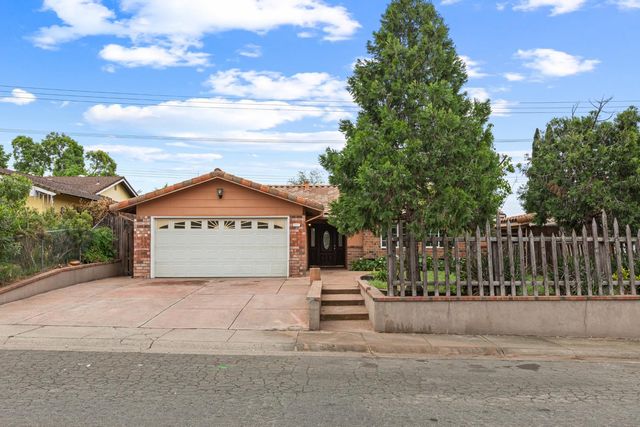 3932 Galbrath Dr, North Highlands, CA 95660