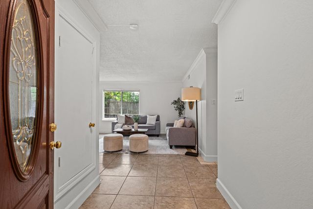 3932 Galbrath Dr, North Highlands, CA 95660