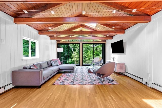 552 Concord Ave, Lexington, MA 02421