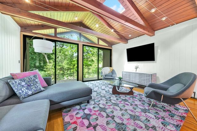 552 Concord Ave, Lexington, MA 02421