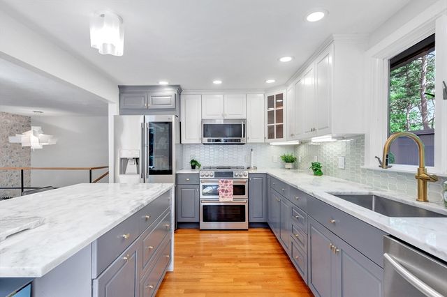 552 Concord Ave, Lexington, MA 02421