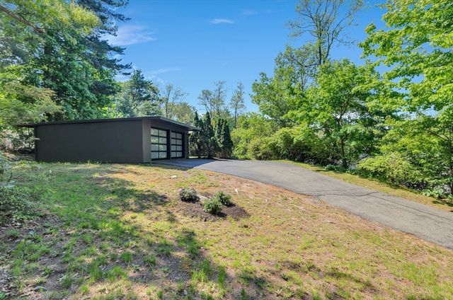 552 Concord Ave, Lexington, MA 02421