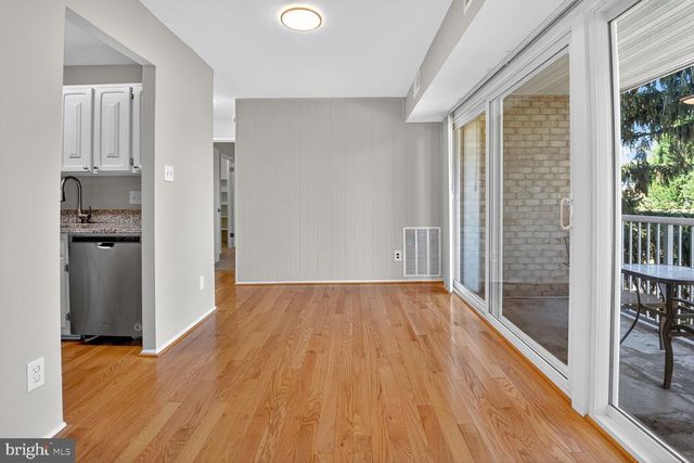 2907 CHARING CROSS RD #14, Falls Church, VA 22042