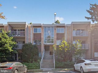 2907 CHARING CROSS RD #14, Falls Church, VA 22042