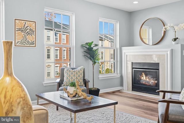 6208 LES DORSON LN, Alexandria, VA 22315