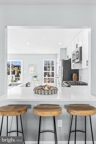 6208 LES DORSON LN, Alexandria, VA 22315