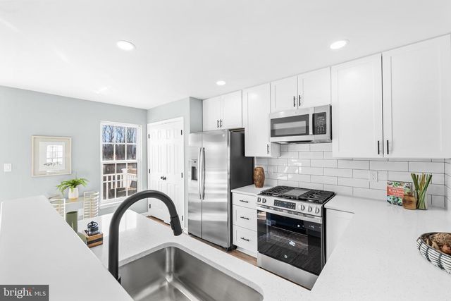 6208 LES DORSON LN, Alexandria, VA 22315