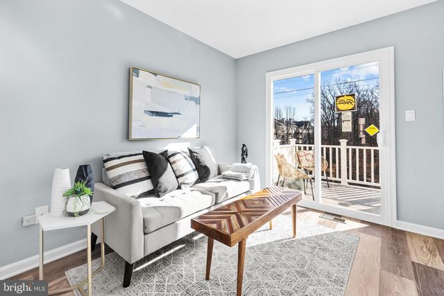 6208 LES DORSON LN, Alexandria, VA 22315