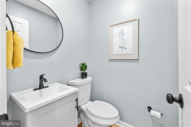 6208 LES DORSON LN, Alexandria, VA 22315