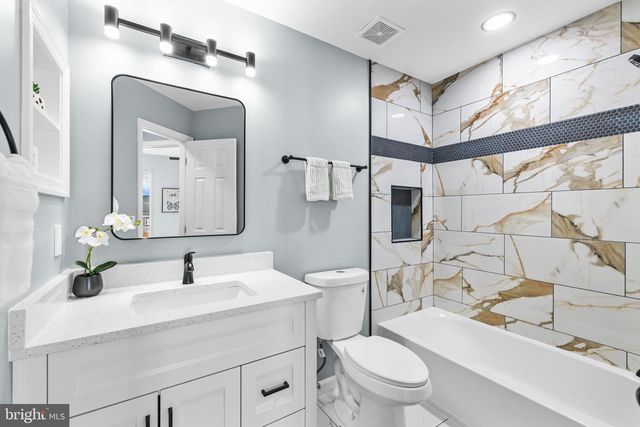 6208 LES DORSON LN, Alexandria, VA 22315