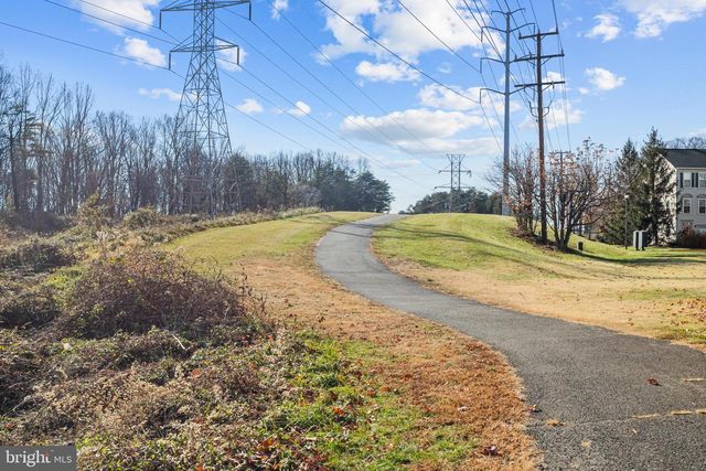 6208 LES DORSON LN, Alexandria, VA 22315