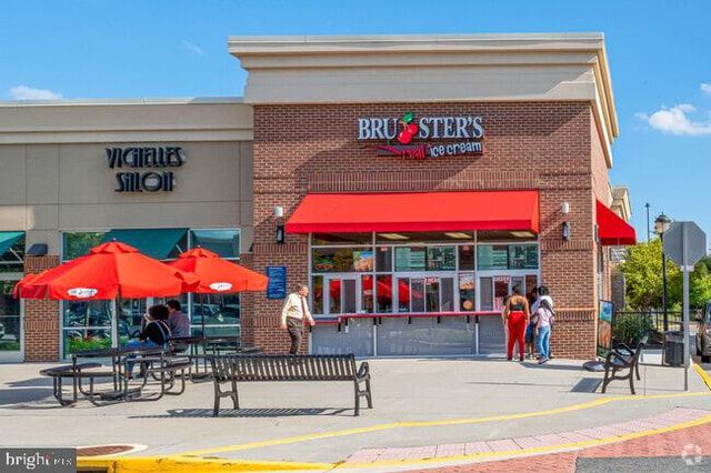 6208 LES DORSON LN, Alexandria, VA 22315