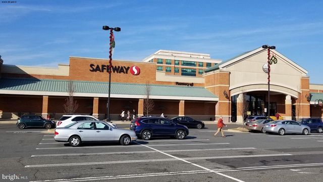 6208 LES DORSON LN, Alexandria, VA 22315