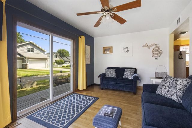 62560 Gilmore Avenue, Dowagiac, MI 49047