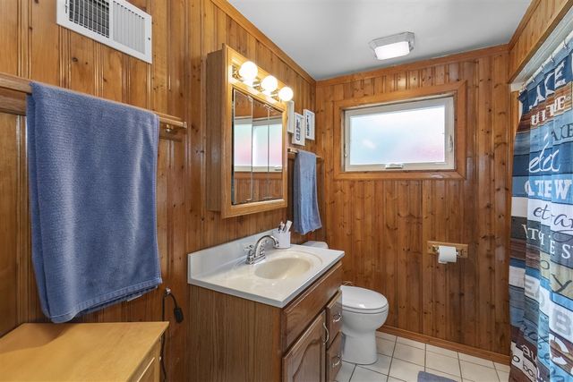 62560 Gilmore Avenue, Dowagiac, MI 49047