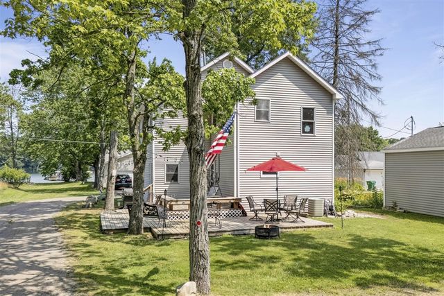 62560 Gilmore Avenue, Dowagiac, MI 49047