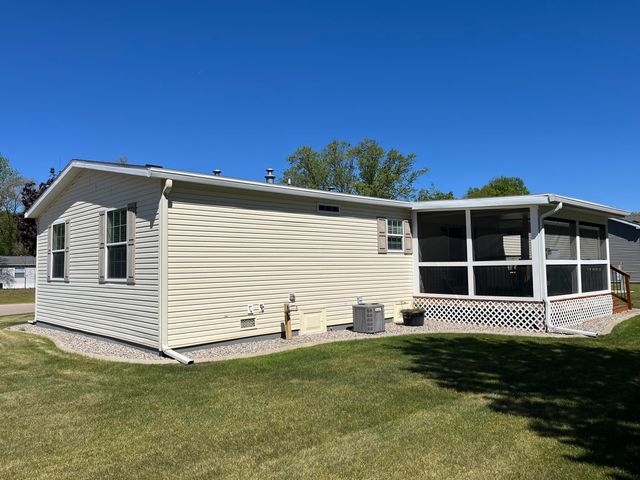 5300 Sparrow Drive NE, Belmont, MI 49306