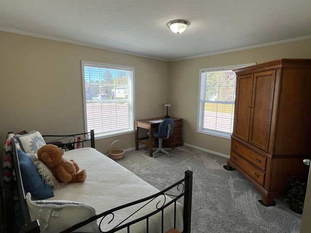 5300 Sparrow Drive NE, Belmont, MI 49306