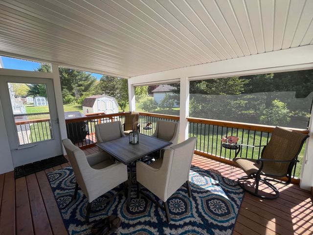 5300 Sparrow Drive NE, Belmont, MI 49306