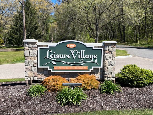 5300 Sparrow Drive NE, Belmont, MI 49306
