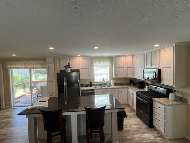 5300 Sparrow Drive NE, Belmont, MI 49306