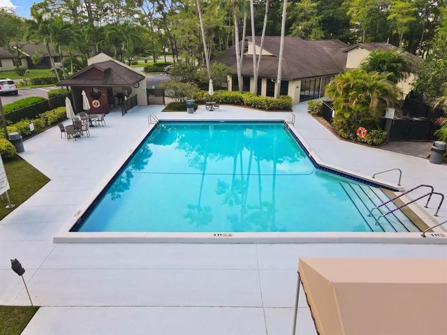 64 Macadamia Court, Royal Palm Beach, FL 33411