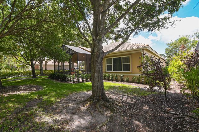 7600 Greenbrier Circle, Port St. Lucie, FL 34986