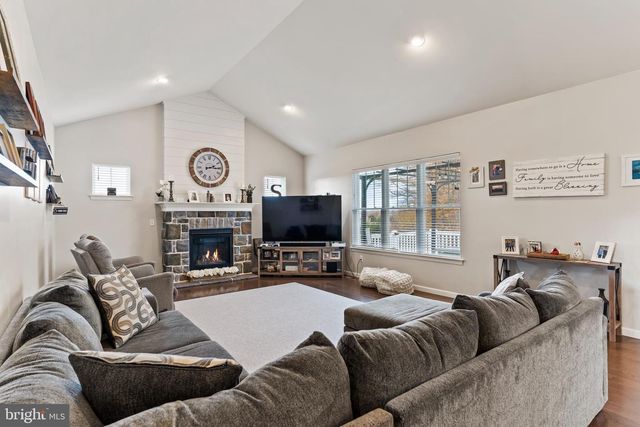 290 POPLAR DR, Boiling Springs, PA 17007