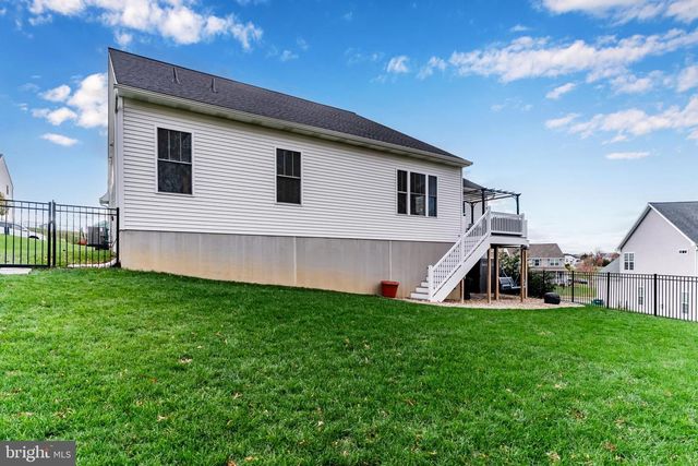 290 POPLAR DR, Boiling Springs, PA 17007
