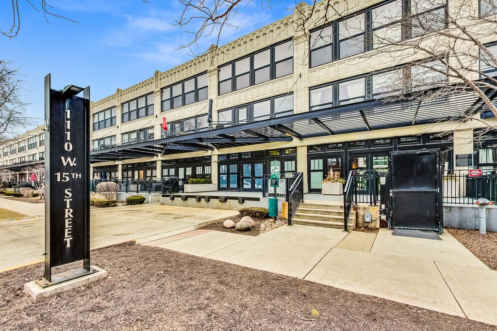 1110 W 15th Street 218, Chicago, IL 60608