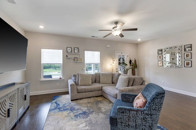 192 Grandstand Blvd, Gallatin, TN 37066