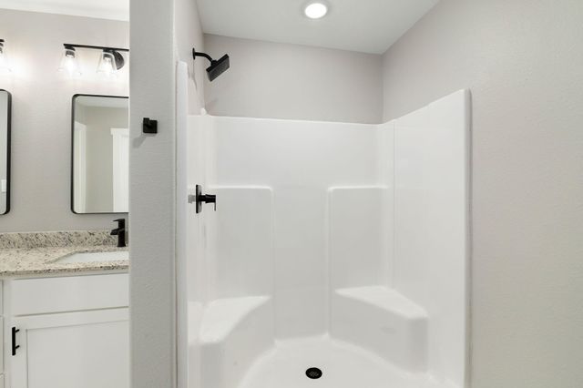 63 S Blunck Road, Lake Jackson, TX 77566