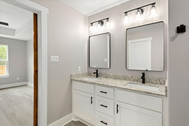 63 S Blunck Road, Lake Jackson, TX 77566