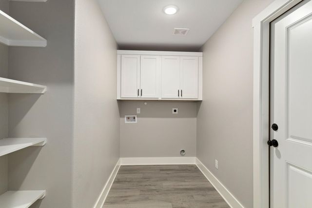 63 S Blunck Road, Lake Jackson, TX 77566