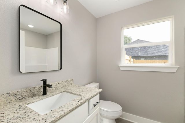 63 S Blunck Road, Lake Jackson, TX 77566