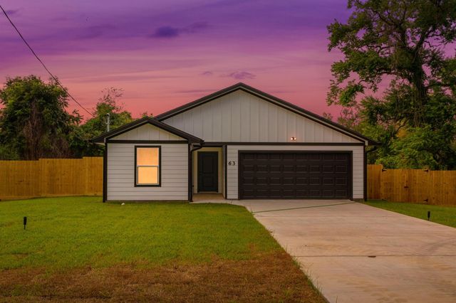 63 S Blunck Road, Lake Jackson, TX 77566
