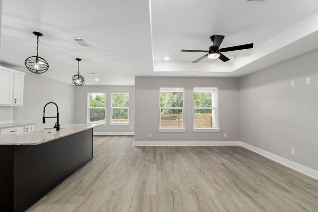 63 S Blunck Road, Lake Jackson, TX 77566