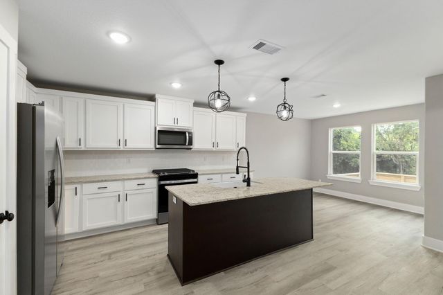 63 S Blunck Road, Lake Jackson, TX 77566