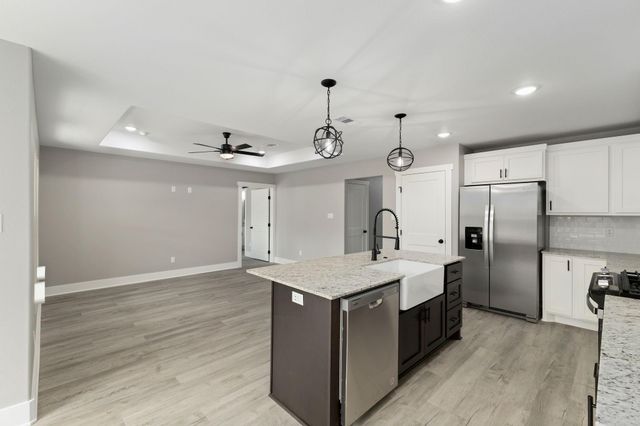 63 S Blunck Road, Lake Jackson, TX 77566