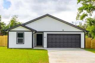 63 S Blunck Road, Lake Jackson, TX 77566