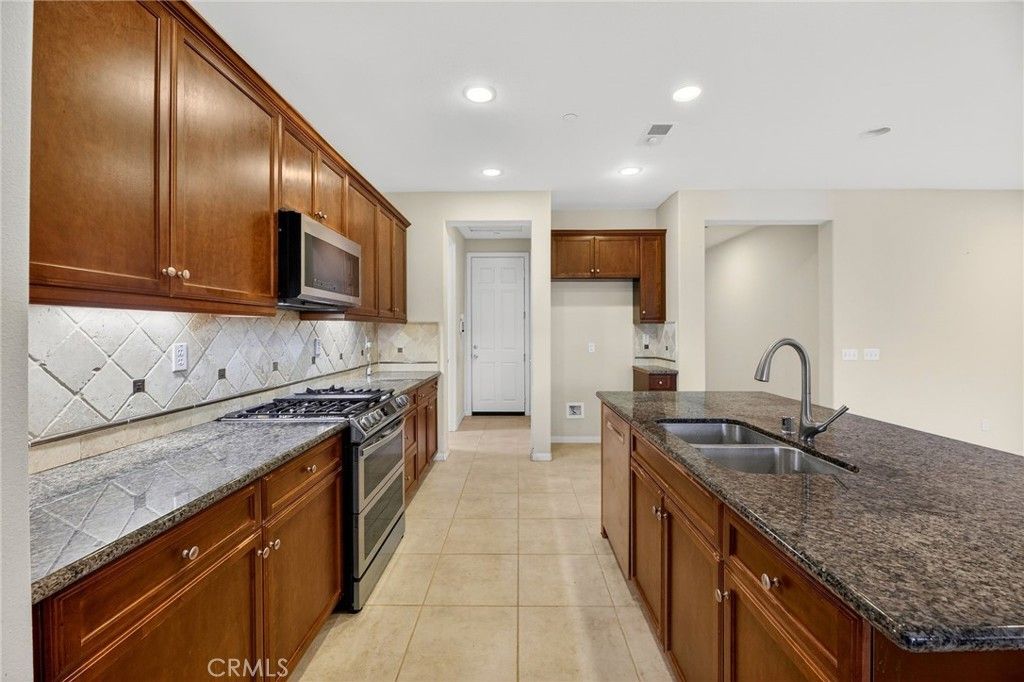 Image 12 of property listing at 3470 Yellowstone Court, Perris, CA 92570