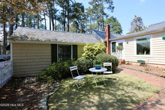 370 E Morganton Road, Southern Pines, NC 28387