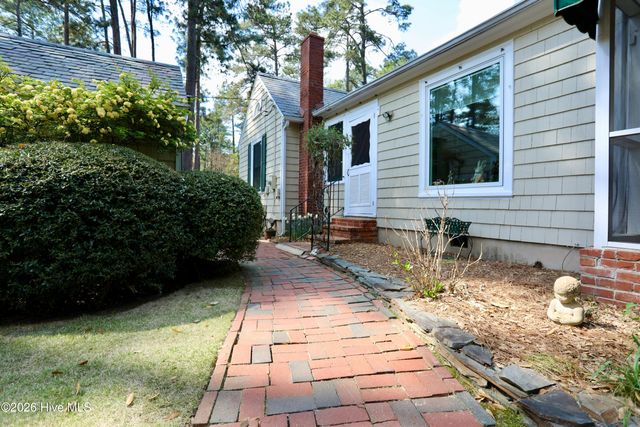 370 E Morganton Road, Southern Pines, NC 28387