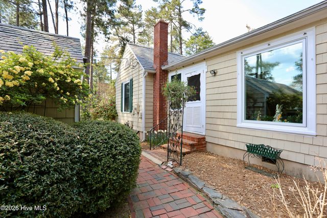 370 E Morganton Road, Southern Pines, NC 28387