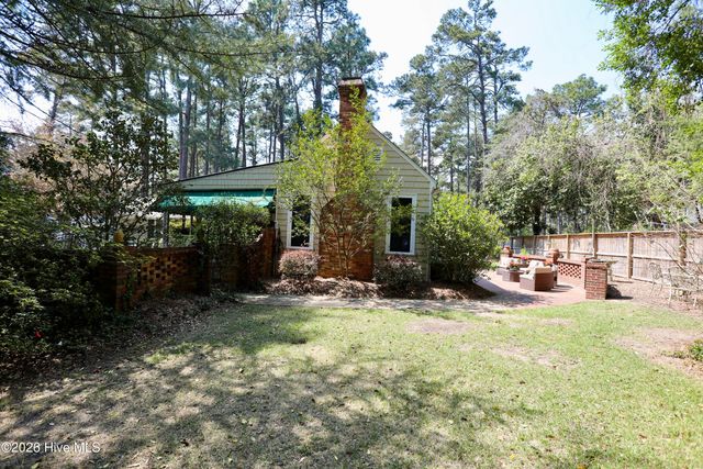370 E Morganton Road, Southern Pines, NC 28387