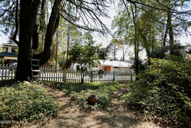 370 E Morganton Road, Southern Pines, NC 28387